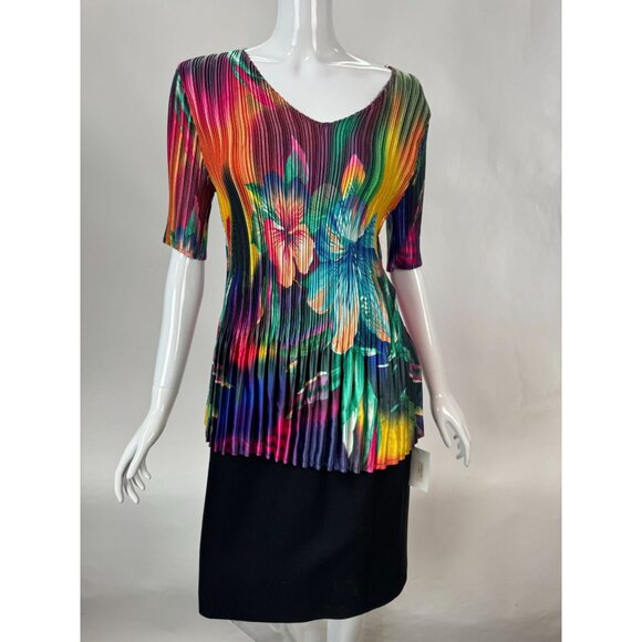 Vibrant Mini Pleats Top With V-Neck & Short Sleeves - Picture 14 of 16